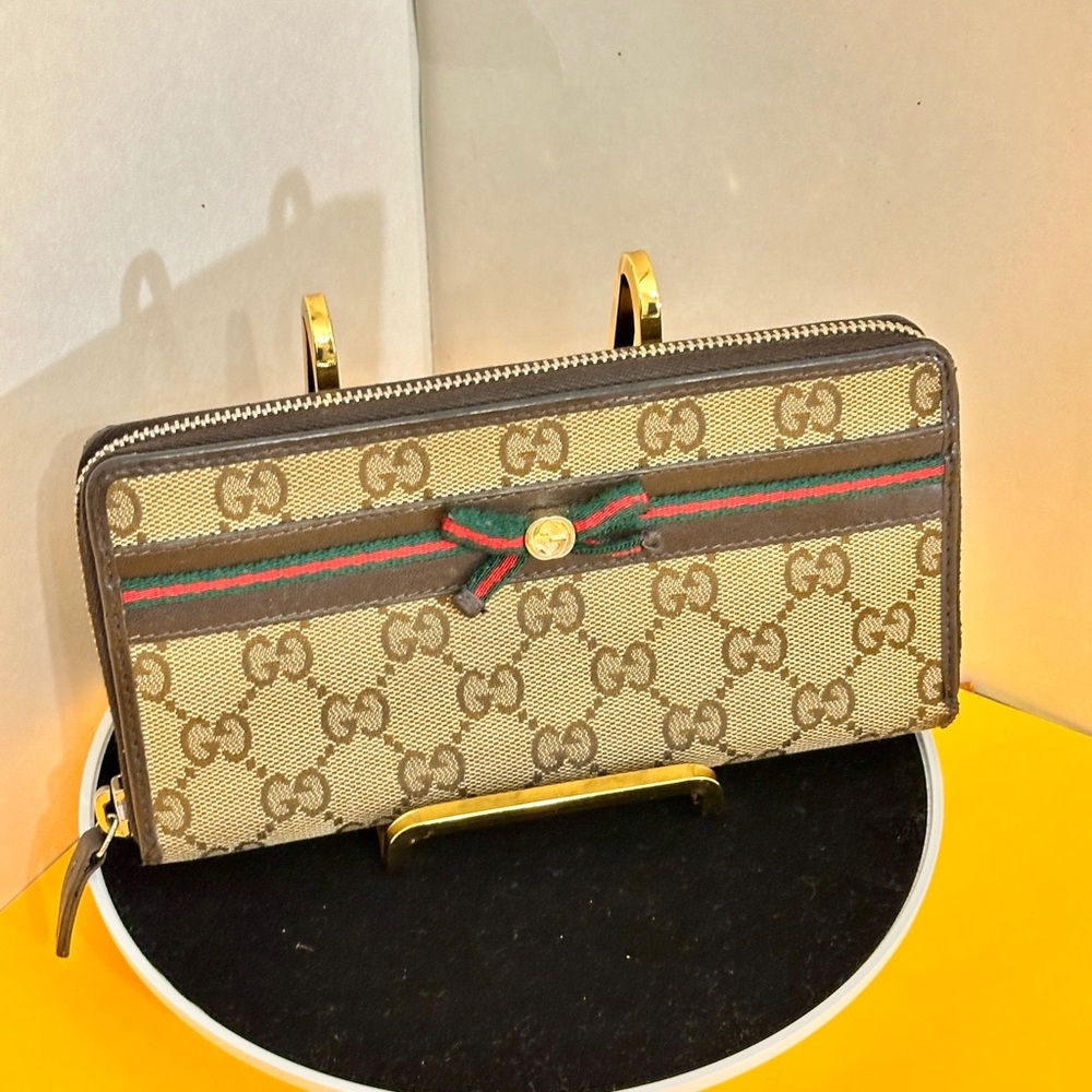 Gucci Sherry line Zippee round Wallet with Green and Red Accents - Picture 2 of 16